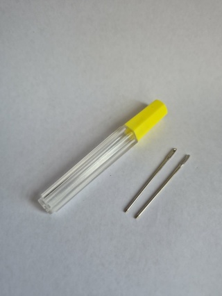 POJEMNIK NA IGŁY, żółty, plastikowy + 2 igły